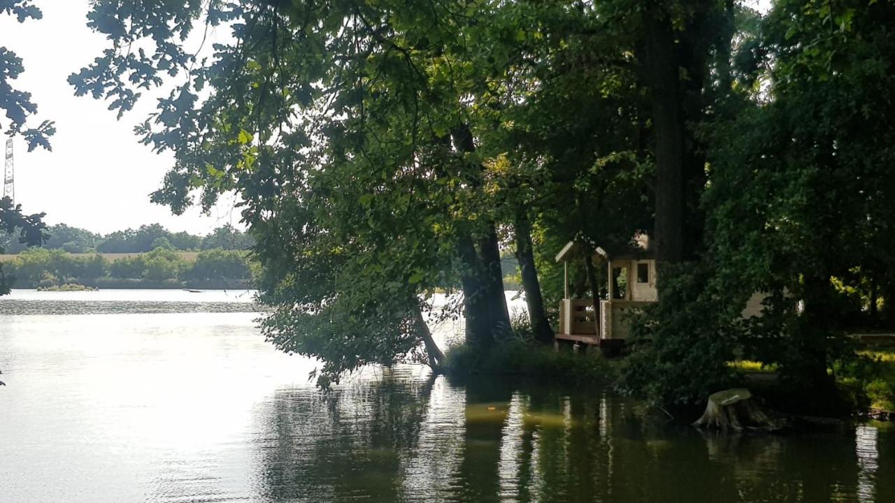 Seberak - Ubytovani V Chatickach A V Luxusnich Stanech Praag Buitenkant foto